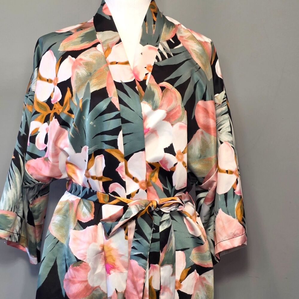 Lilac & London Satin Robe MD Lingerie Sleepwear Loungewear Floral Jungle